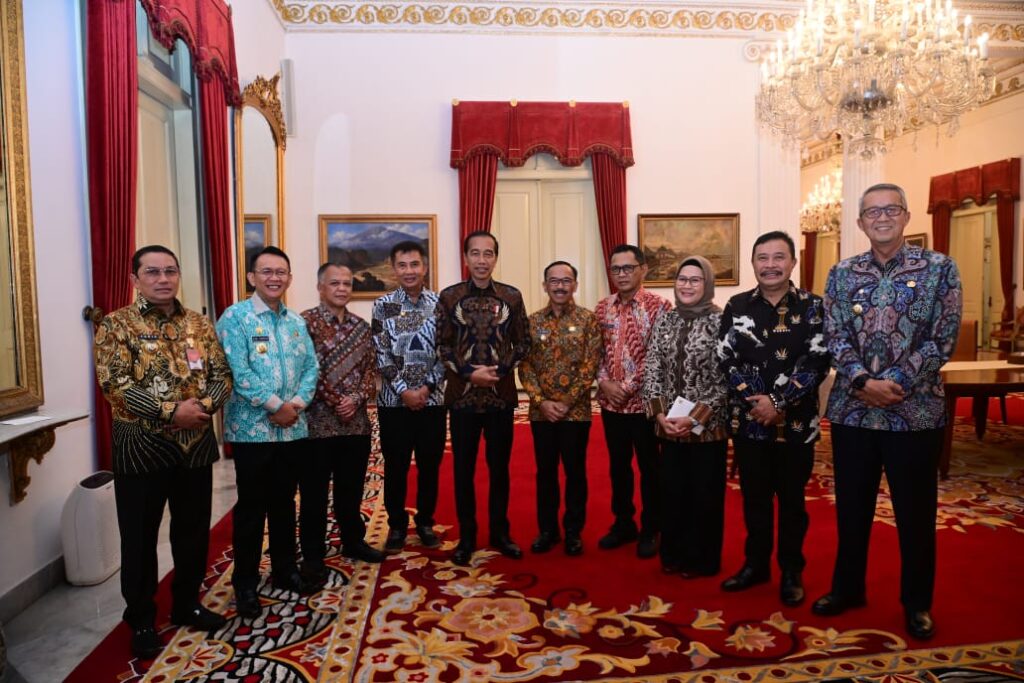 Pj Wali Kota Cirebon Agus Mulyadi saat menghadiri Sistem Pemerintahan Berbasis Elektronik (SPBE) Summit 2024, dan Peluncuran Government Technology (GovTech) Indonesia. (Foto: Pemkot CIrebon)