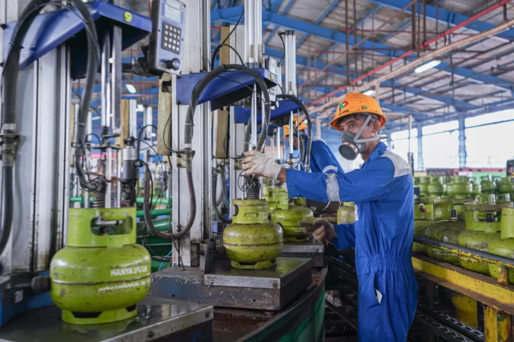 Pengisian gas LPG. (DOK.PT Pertamina Patra Niaga)