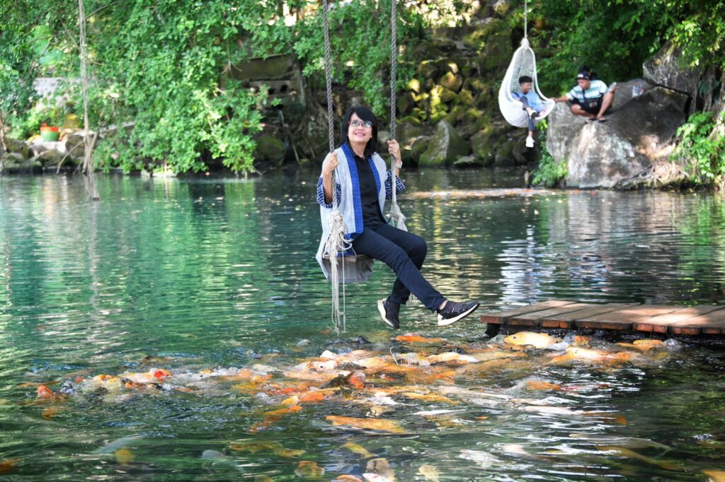 Pj Ketua Dekranasda Jabar Amanda Soemedi meninjau wisata Cicireum, Kabupaten Kuningan, Rabu (19/6/2024). Foto: Rizal FS/Biro Adpim Jabar.