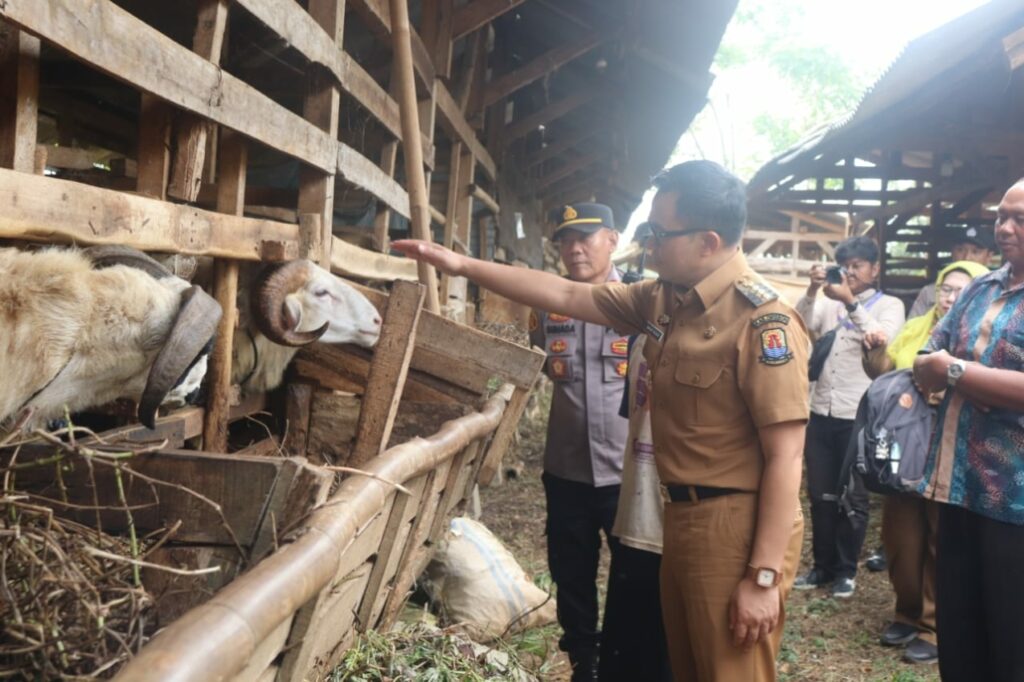 Pj Bupati Cirebon Wahyu Mijaya. Foto: Dok. Pemkab Cirebon.