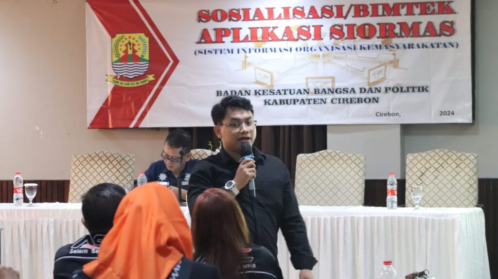 Badan Kesatuan Bangsa dan Politik (Kesbangpol) Kabupaten Cirebon menggelar Sosialisasi/Bimtek Sistem Informasi Organisasi Kemasyarakatan (SIORMAS). Foto: Pemkab Cirebon.