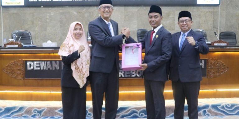 DPRD Kota Cirebon menyampaikan rekomendasi atas Laporan Keterangan Pertanggungjawaban (LKPj) Walikota Cirebon tahun 2023.