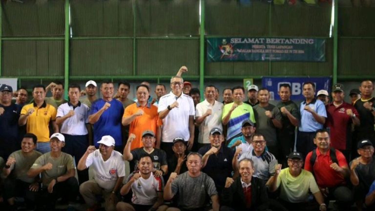 Anggota DPRD Andrie Sulistio Hadir dalam Kejuaraan Tenis Polisi Militer Anggota DPRD Kota Cirebon Andrie Sulistio mengikuti Kejuaraan Tenis Lapangan Beregu dalam rangka memperingati HUT Corps Polisi Militer Angkatan Darat yang ke-78 di Lapangan Tenis Sukapura, Sabtu (8/6/2024). Foto: Istimewa.
