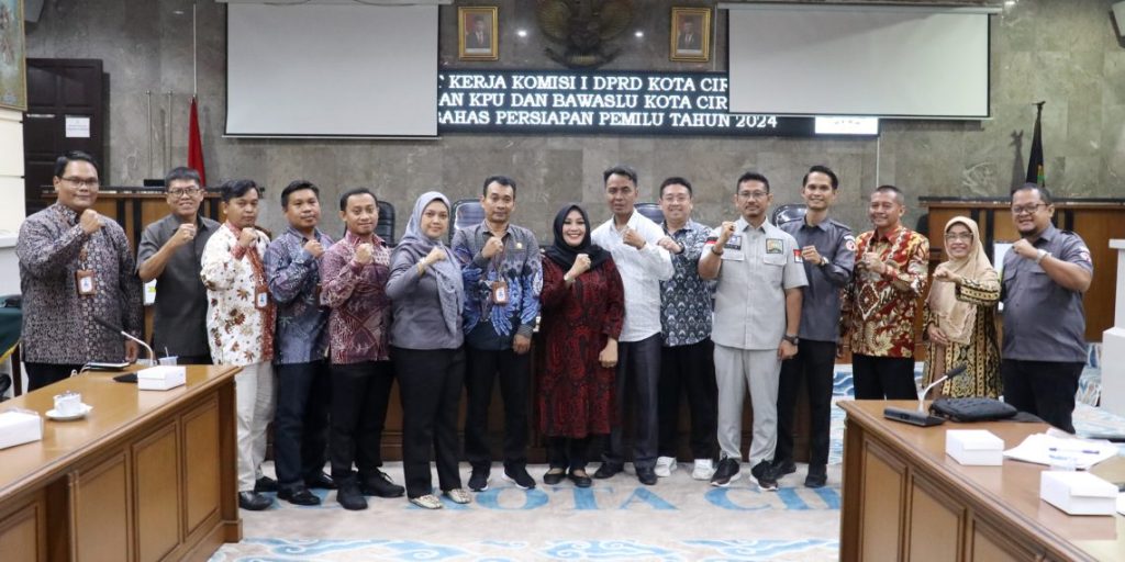 Komisi I DPRD Kota Cirebon menggelar rapat bersama KPU dan Bawaslu Kota Cirebon terkait progres persiapan pelaksanaan pemilu.