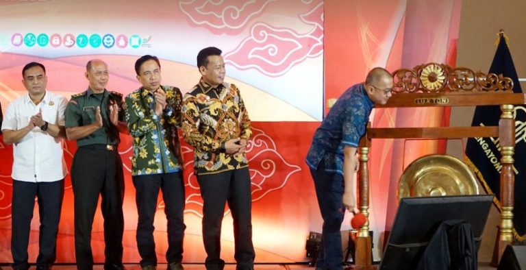 Komisi II DPRD Hadiri Pembukaan Sosialiasi Kenotariatan dengan AHU Kemenkumham Wakil Ketua Komisi II DPRD Kota Cirebon M Noupel SH MH menghadiri acara Sosialisasi Kenotariatan dengan Direktorat Jenderal AHU soal Pembekalan dan Penguatan Notaris Wilayah Jawa Barat, Kamis (16/5/2024).