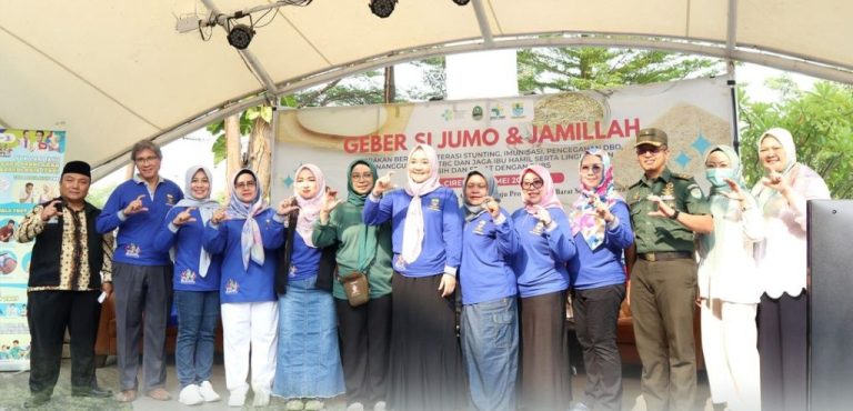 Wakil Ketua Komisi III DPRD Kota Cirebon, dr Tresnawaty SpB menghadiri kegiatan program kesehatan Kamis (23/5/2024) di Amphiter Grage City Mall.