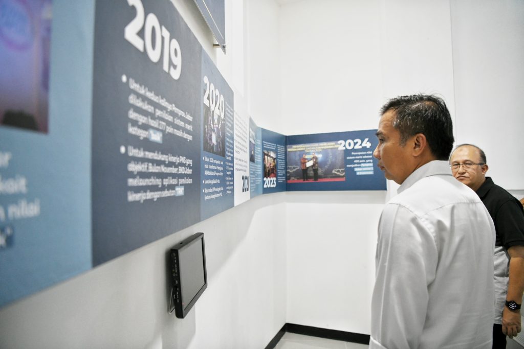 Penjabat Gubernur Jawa Barat Bey Machmudin menghadiri Peresmian Grha Merit System Center of Excellence di Jalan Tubagus  Ismail, Kota Bandung, Kamis (26/9/2024).(Foto: Biro Adpim Jabar)