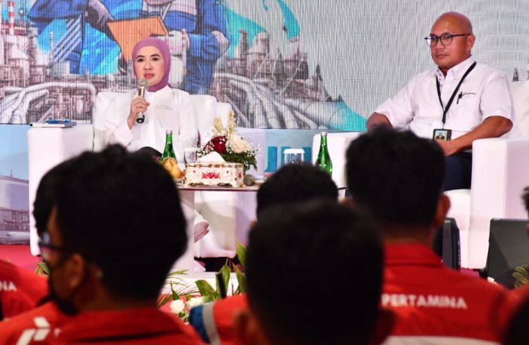 Nicke Widyawati Dorong Gen Z Pertamina Kilang Balongan Tingkatkan Kemampuan
