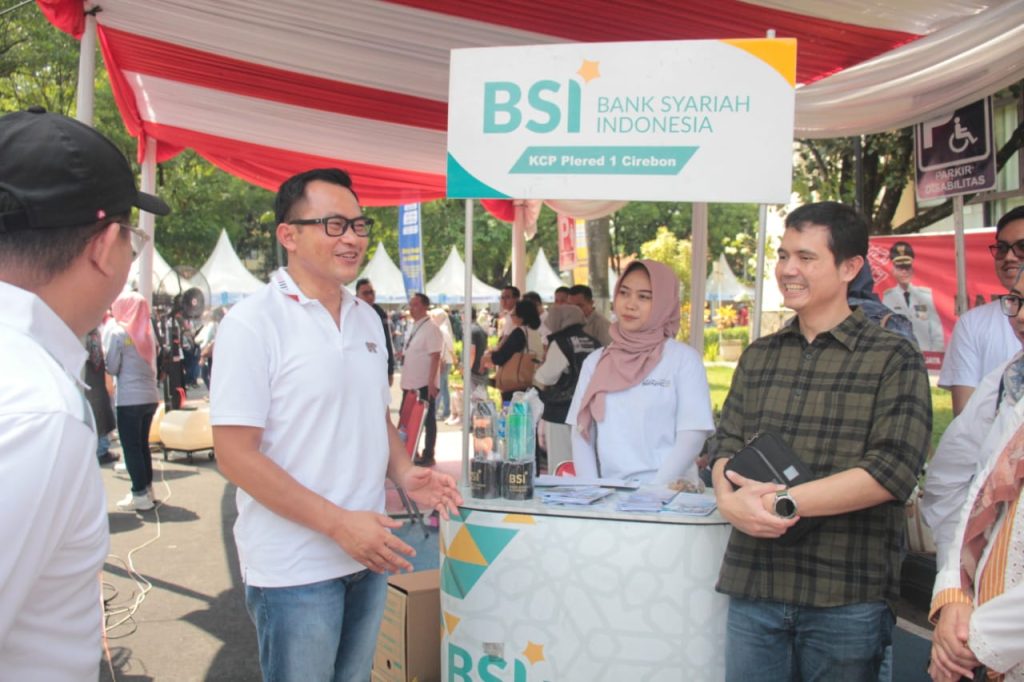 Pj Bupati Cirebon hadiri kegiatan bakti sosial RSHS Bandung. (FOTO: Diskominfo Cirebon)