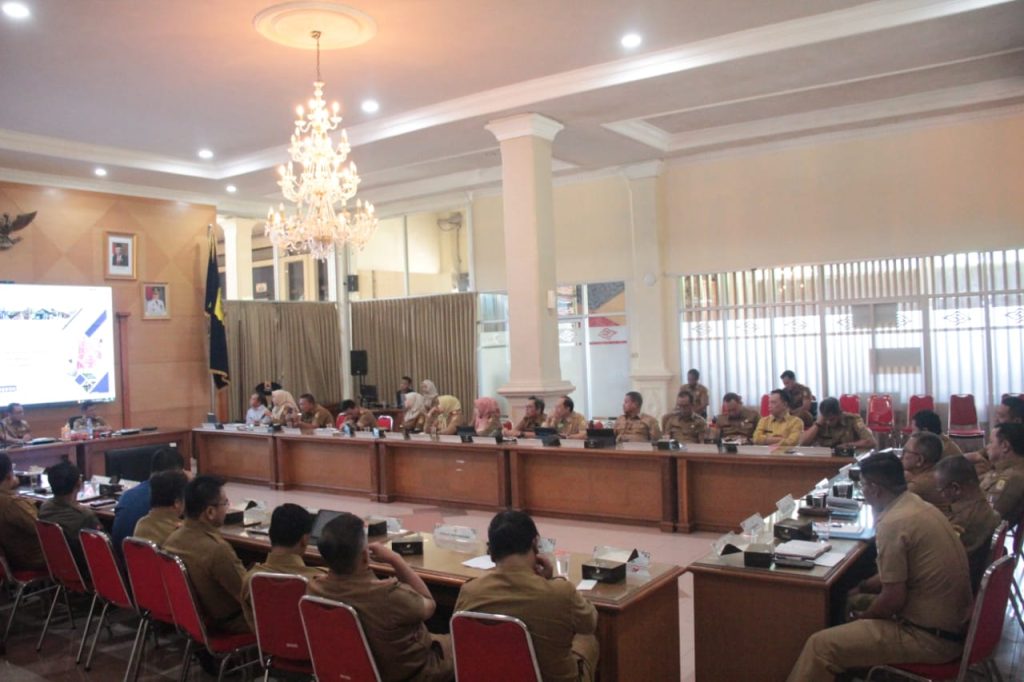 Rapat pimpinan di lingkungan Pemkab Cirebon.