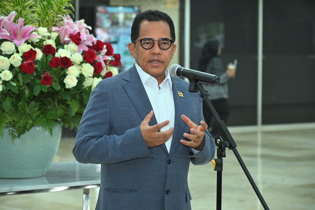 Diganti Tunjangan Perumahan, Anggota DPR Tak Lagi Dapat Rumah Jabatan Sekretaris Jenderal (Sekjen) DPR RI Indra Iskandar saat memberikan keterangan kepada awak media di Nusantara III, DPR RI, Foto: DPR RI.