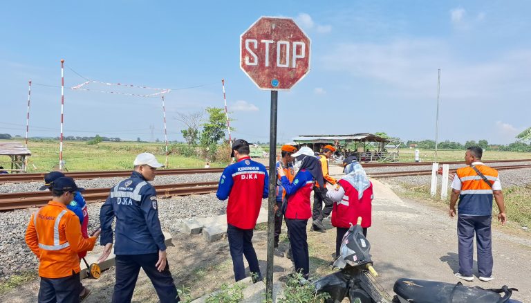KAI Daop 3 Cirebon dan Balai Teknik Evaluasi 155 Perlintasan Sebidang