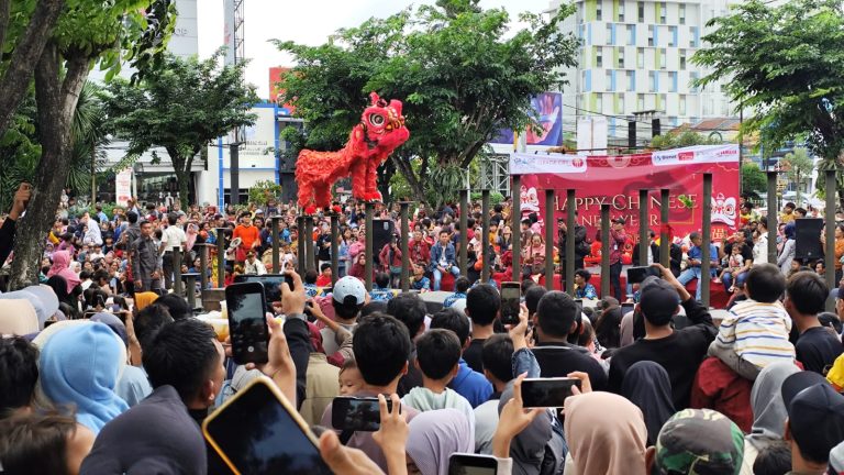 Atraksi Barongsai di Grage Mall Meriahkan Imlek dan Libur Panjang