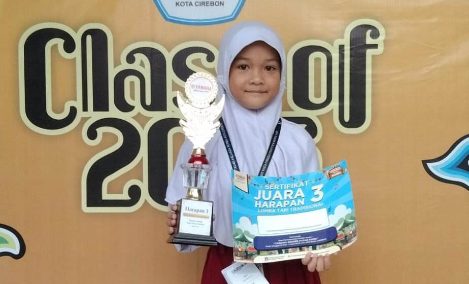 Naura, Siswi SD Asal Cirebon yang Ukir Prestasi Lewat Hobi Mewarnai