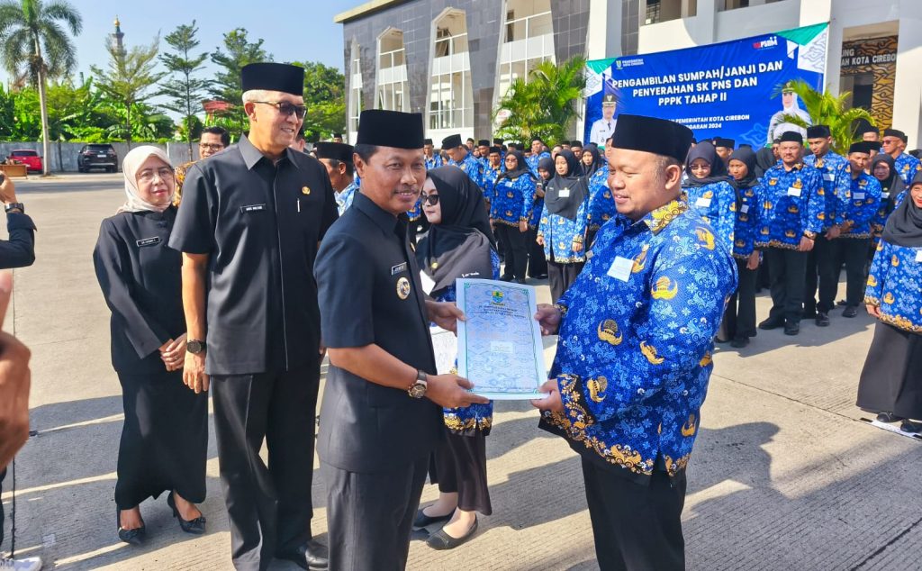 Wali Kota Cirebon Lantik 233 ASN Baru, Tekankan Profesionalisme dan Integritas