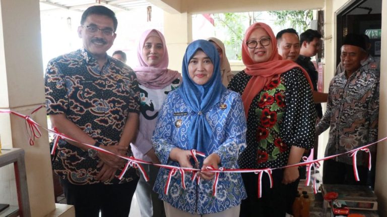 Ana Susanti Hadiri Peresmian Gerai KMP Kebonbaru di Kejaksan