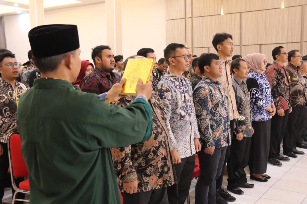 Bupati Imron lantik satgas PTSL 2026