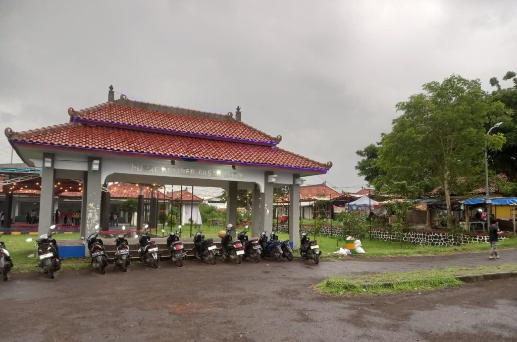 Sepi di Pusat Kuliner Pasar Batik Trusmi