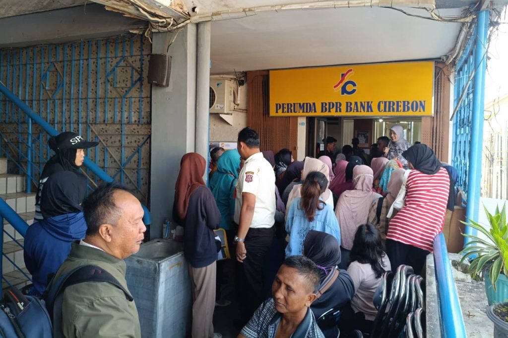 Nasabah BPR Bank Cirebon
