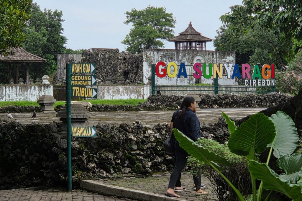 Begini Potret Kunjungan Wisatawan ke Goa Sunyaragi Cirebon di Awal Ramadan 2026 goa sunyaragi cirebon