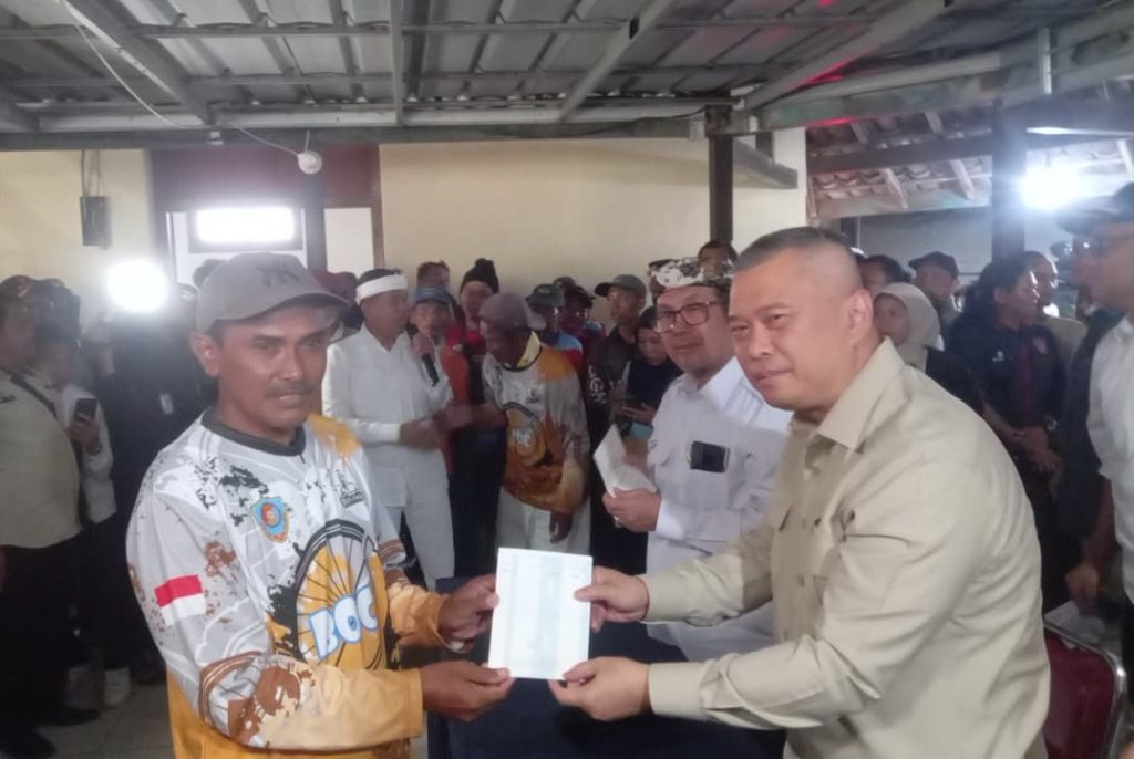 Pemberian kompensasi bagi tukang becak di Cirebon