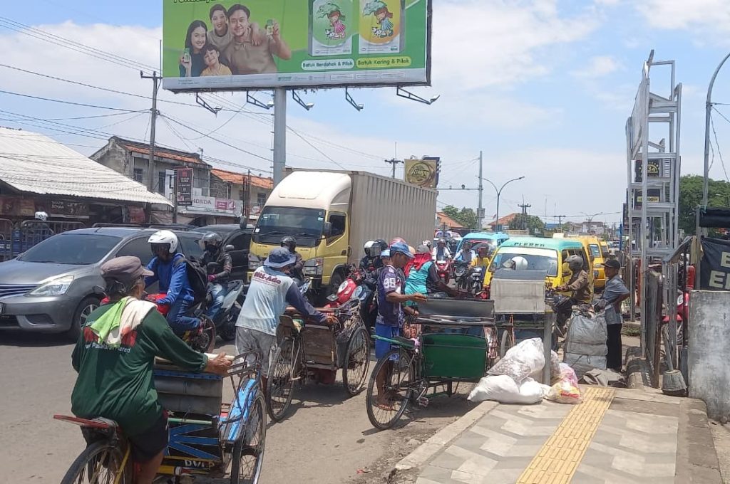 kompensasi tukang becak cirebon