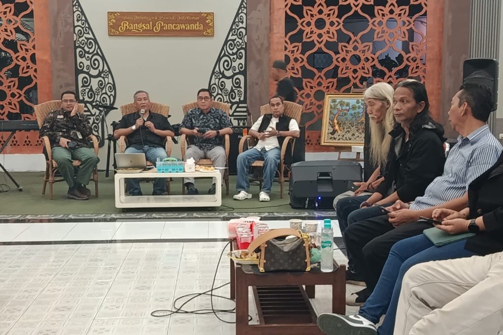 Dialog terkait pembongkaran rel kuno di jembatan Sukalila Kota Cirebon