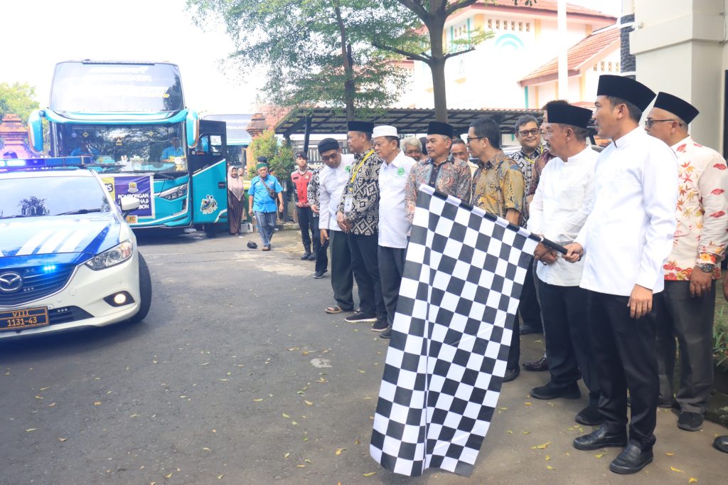 Pelepasan Calhaj asal Kabupaten Cirebon
