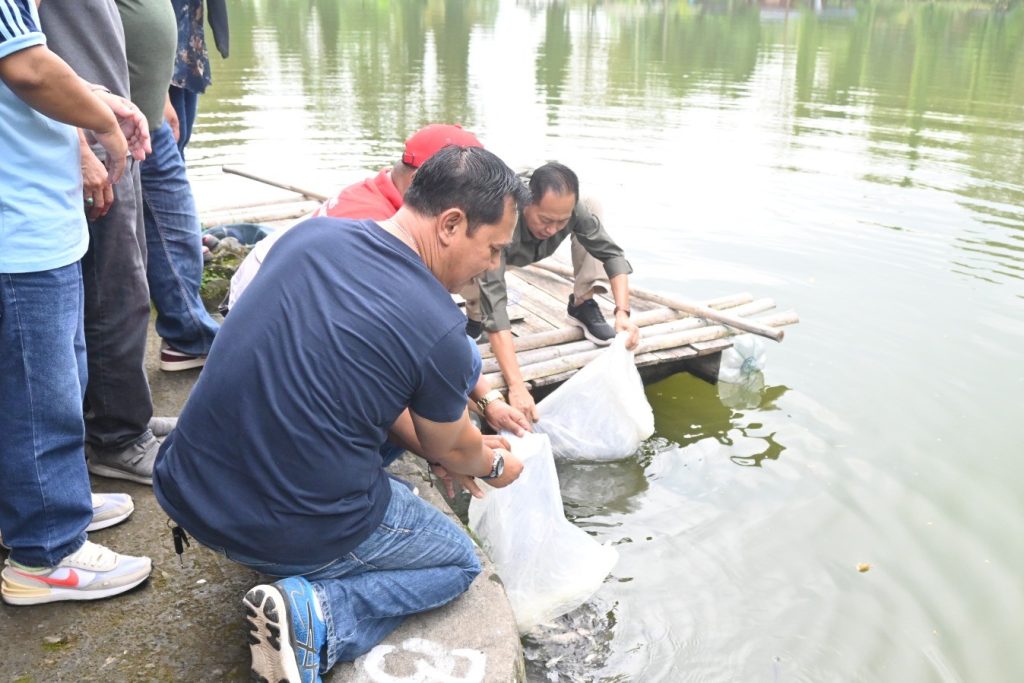 Pelepasan Bibit Ikan di Situ Pajaten Cikalahang Cirebon