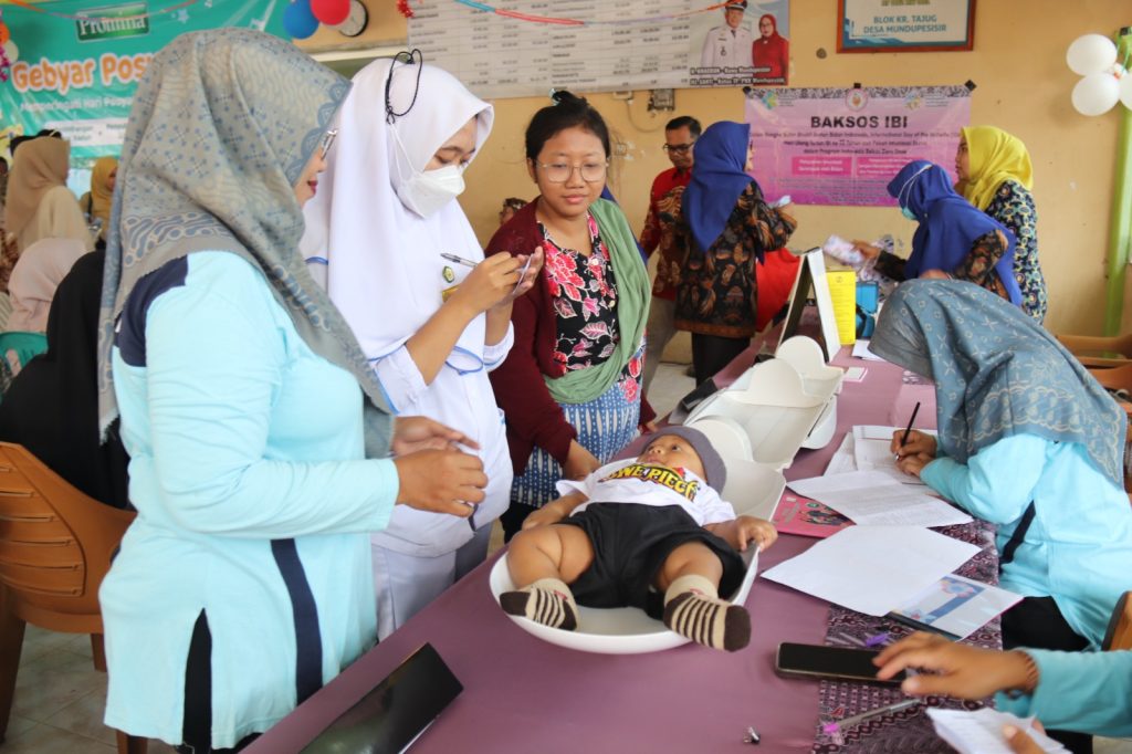 Vaksinasi Campak di Kabupaten Cirebon